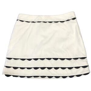 Vineyard Vines with Scalloped Black Trim Mini Skirt Size 2